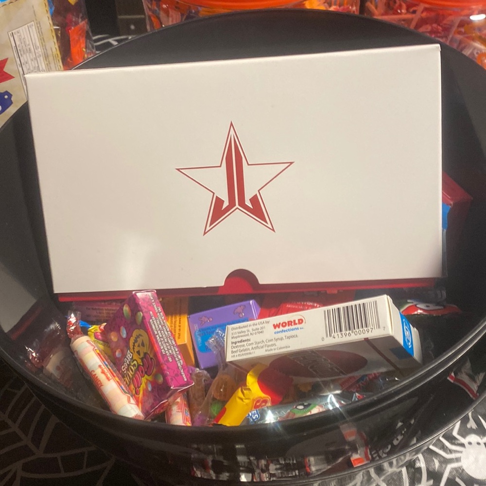 Jeffree star blood sugar palette